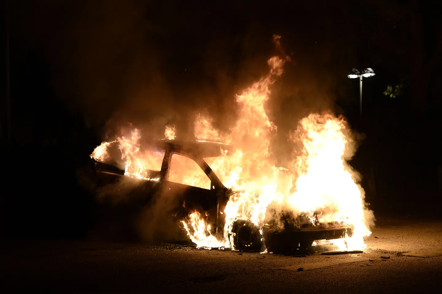 Põlev auto. Foto pole seotud konkreetse juhtumiga.