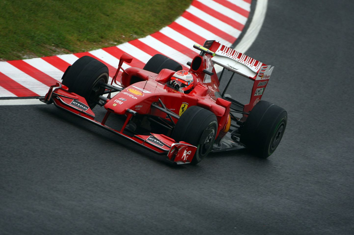 Kimi Räikkönen Ferrari roolis.