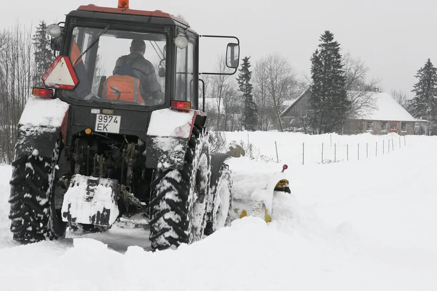 Öeldakse, et eratee on omaniku asi. Et aga lapselapsed või päästeautod mööda hooldatud teed elumajani sõita saaksid, tuleb omanikul teeääred võsast puhtad hoida ja tähistada kaitset vajavad või ohtlikud objektid.
