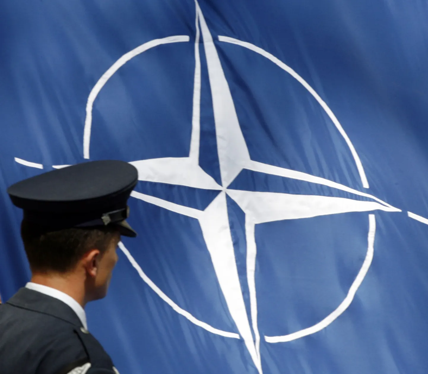 Эмблема НАТО. Иллюстративное фото.