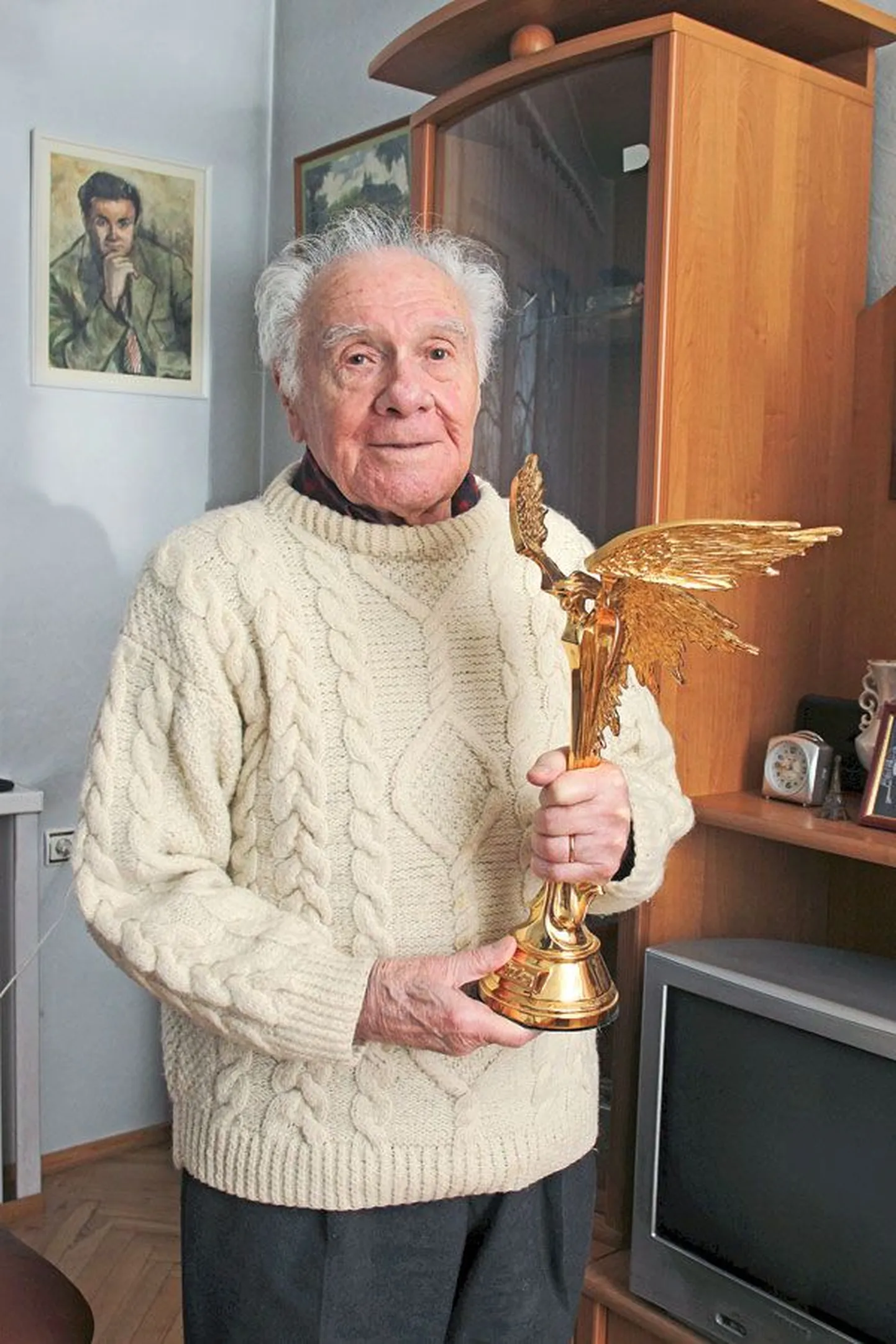 В 2005 году Семен Семенович Школьников получил российскую кинонаграду «Ника» 
за съемки на фронтах Великой Отечественной войны.