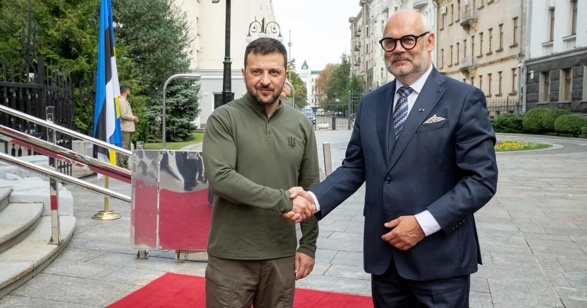 FOTOD ⟩ President Alar Karis saabus etteteatamata üllatusvisiidile Kiievisse
