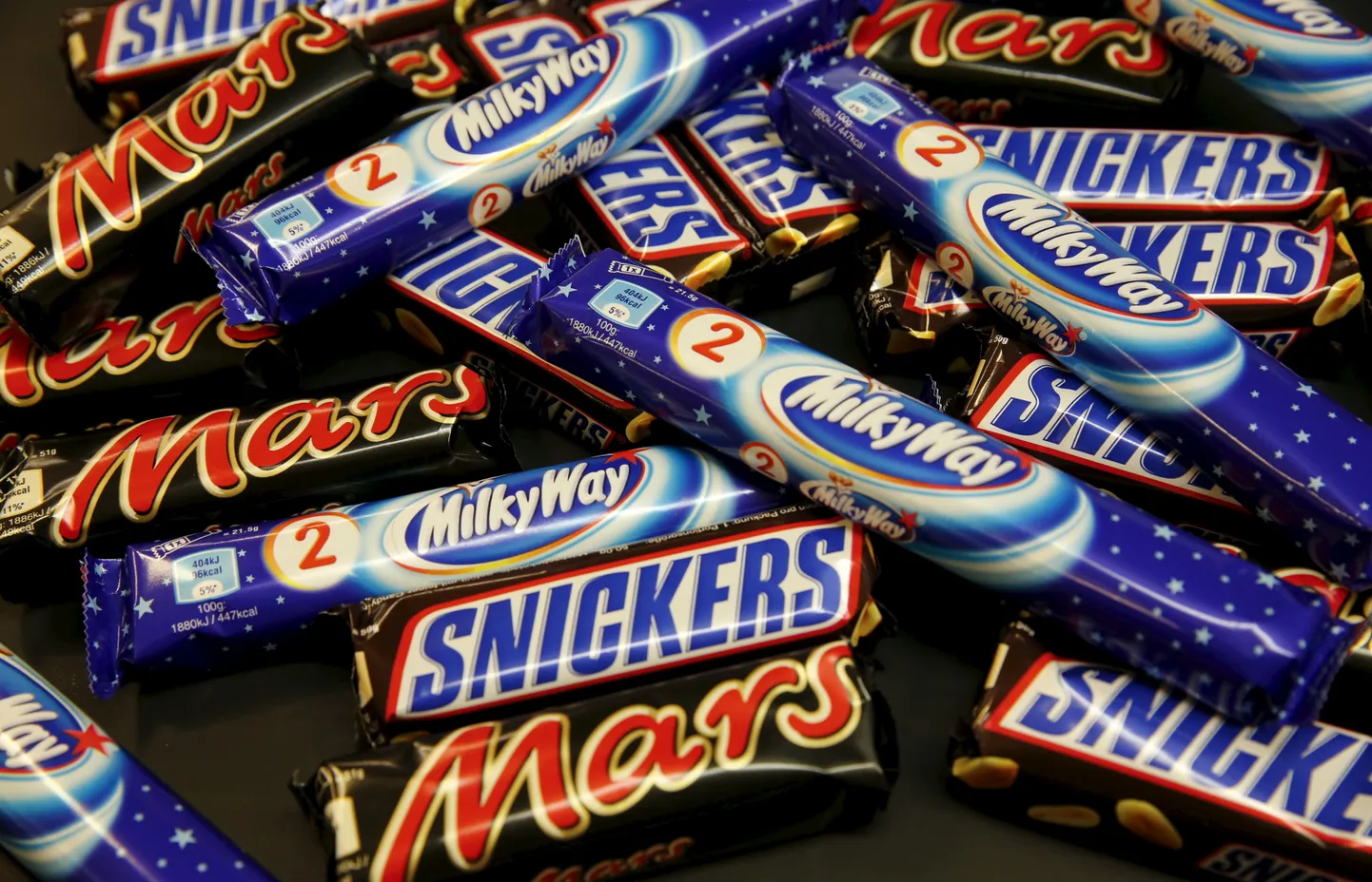 Marsi, Snickersi ja Milkyway šokolaadimaiused. Pilt on illustreeriv.