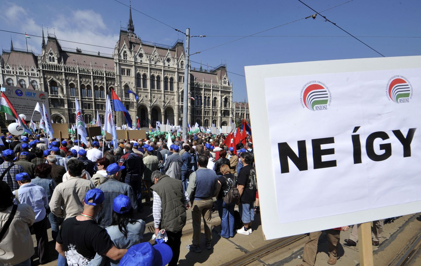 Kriisist laastatud Ungari ametiühingute meeleavaldus.