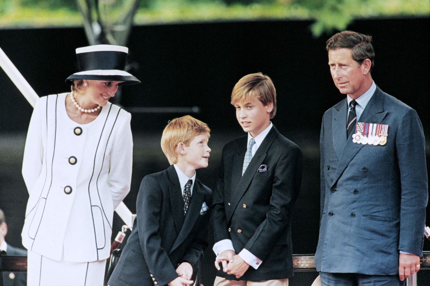 Charles, William, Harry ja Diana augustis 1995.