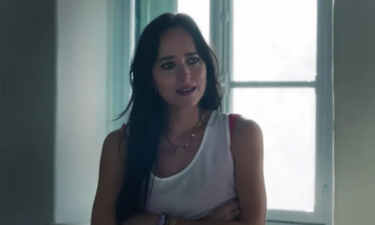 Dakota Johnson filmis «The Lost Daughter».