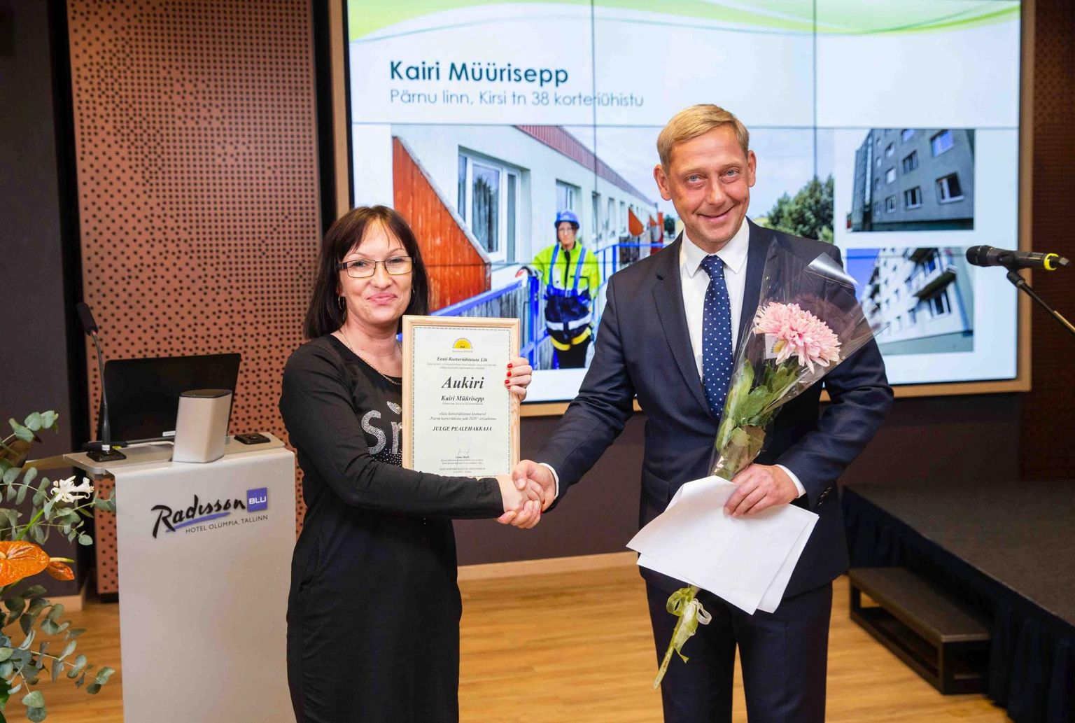 Julge pealehakkaja auhinnaga  tunnustati Pärnu korteriühistu Kirsi 38 juhti Kairi Müüriseppa.