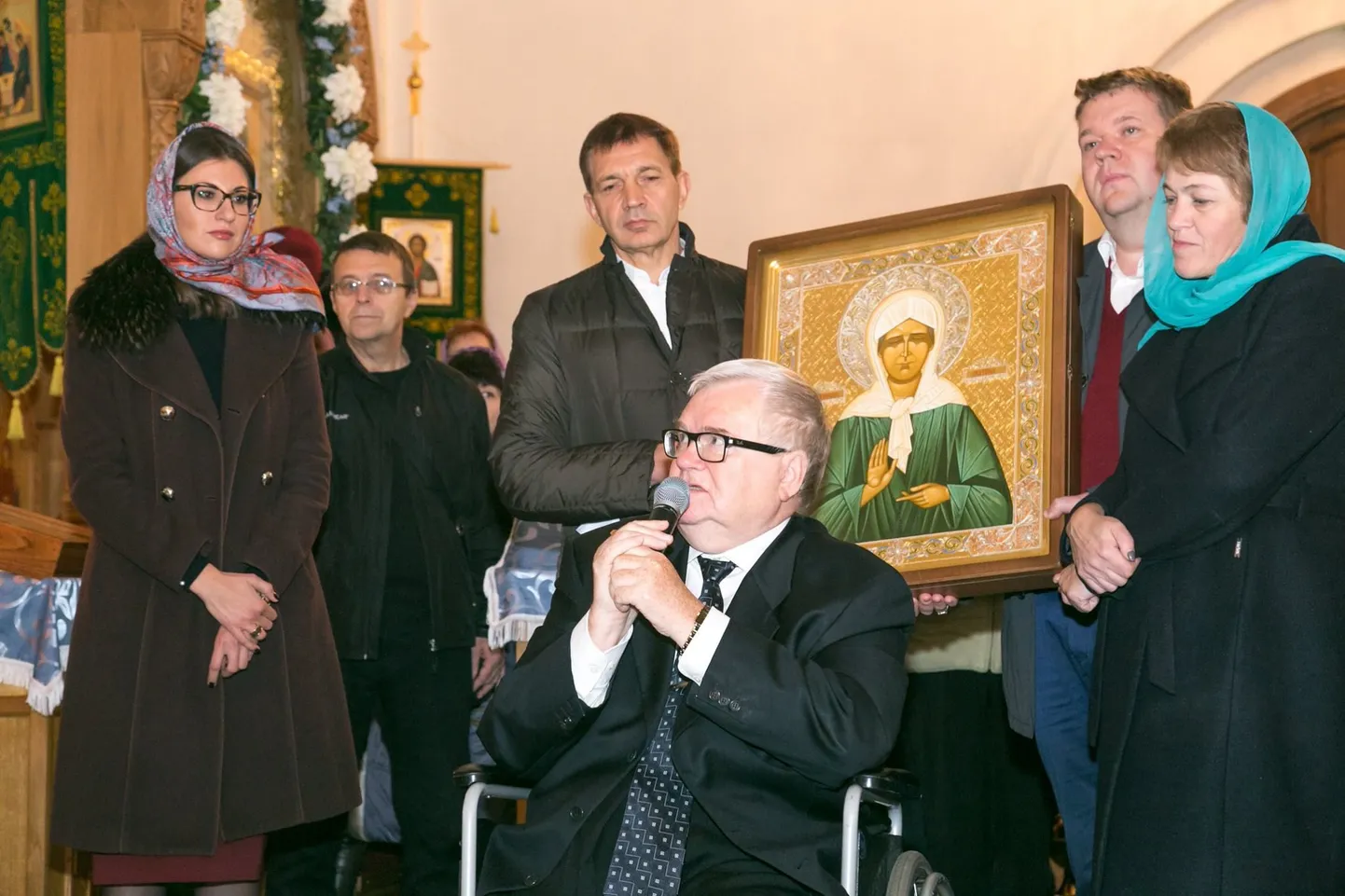 Edgar Savisaar ja Urmas Sõõruma ikooni üleandmisel.