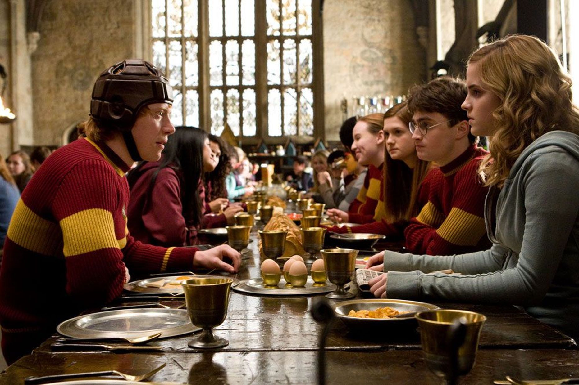 Kuues Potter kõnetab ainult Potteri-asjatundjaid. Esiplaanil Ron (Rupert Grint), Harry (Daniel Radcliffe) ja Hermione (Emma Watson).