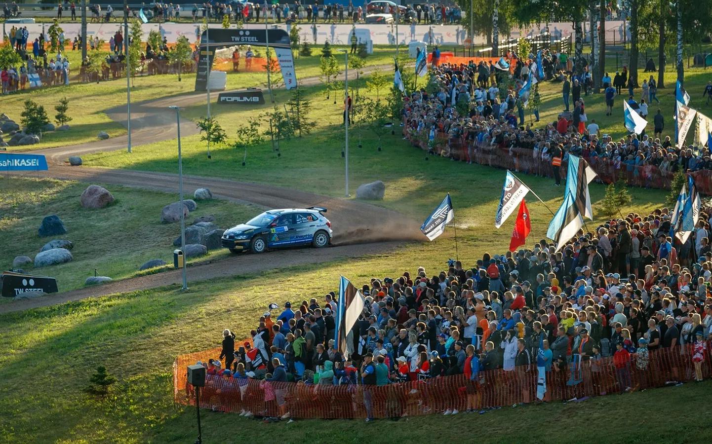 Egon Kaur tuhisemas Rally Estonial.