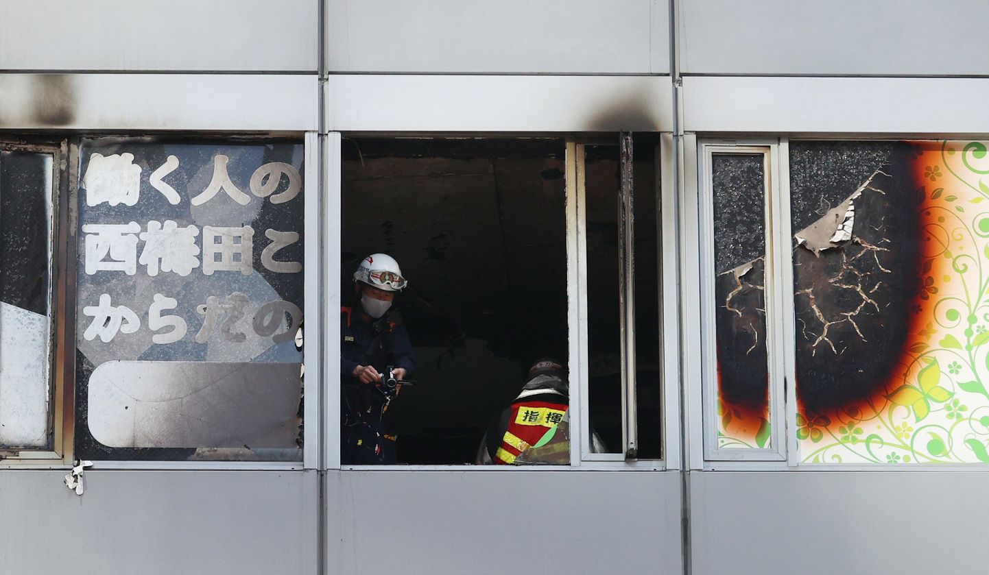 Jaapanis Osakas lahvatas kaheksa korrusega hoones tulekahju, hukkus vähemalt 27 inimest