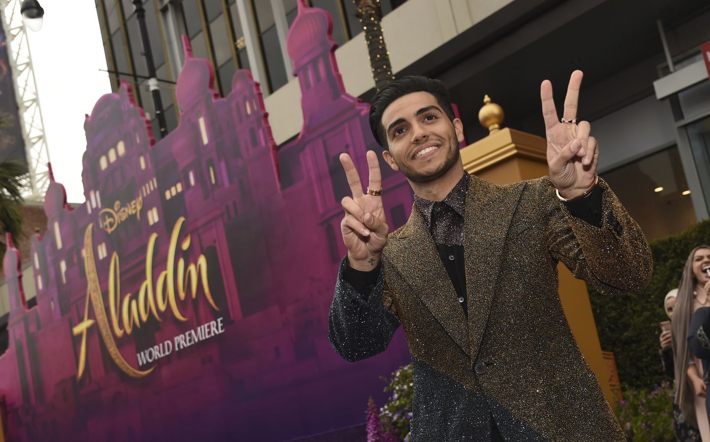 Nimiosalist kehastanud Mena Massoud filmi «Aladin» esilinastusel