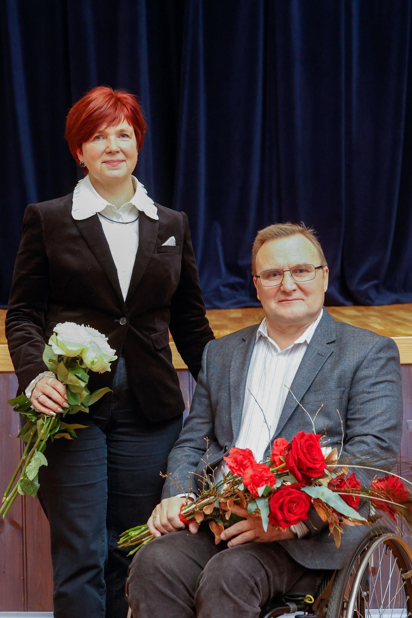 Kadrina vallavolikogu aseesimees Viive Tuuna valiti sotsiaalkomisjoni esimeheks. Pildil ka Kadrina vallavolikogu esimees Madis Viise.
