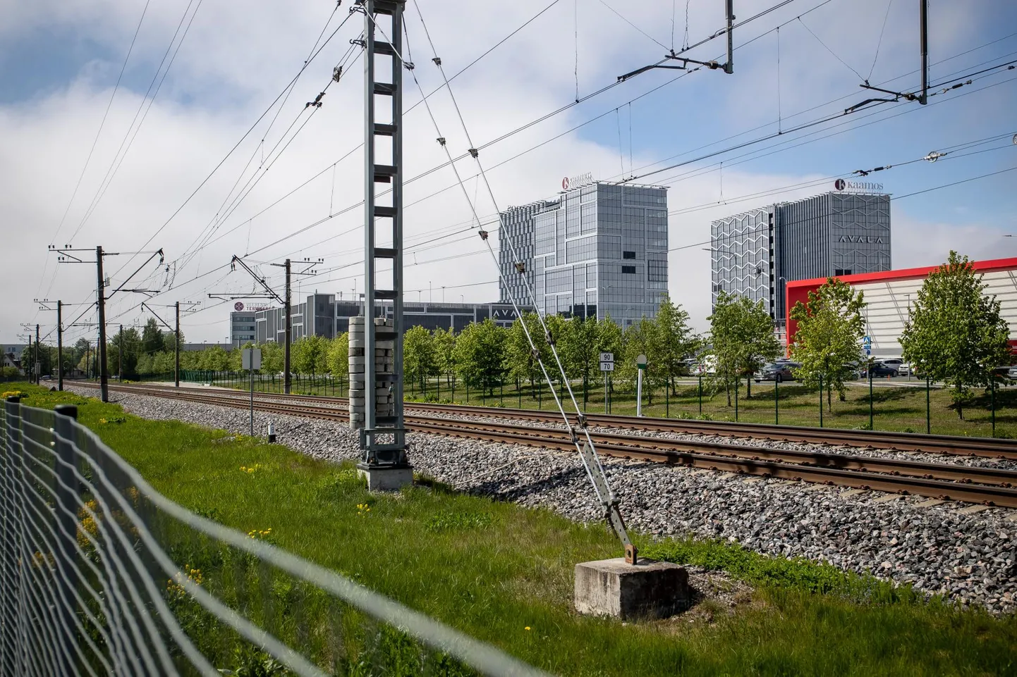 Avala büroohooned on raudtee lähedal, aga rongipeatust sinna ­tõenäoliselt ei tule.