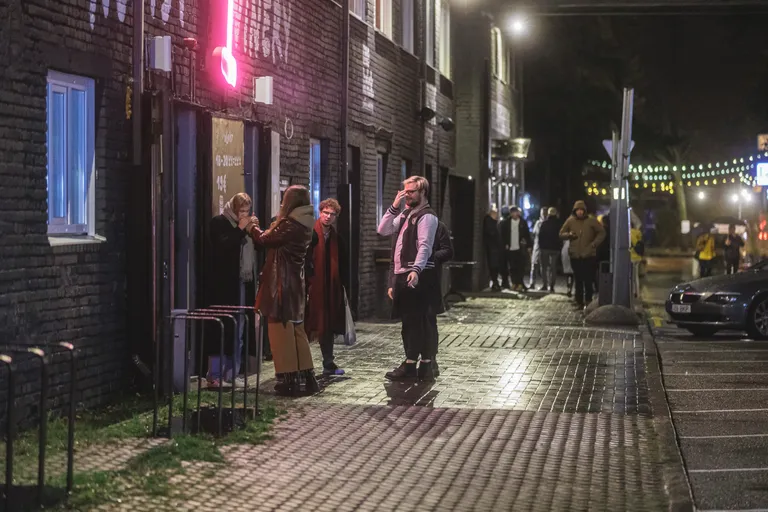 Linna ööelu piirangute ajal (avalikes siseruumides liikumispiirang alates 23:00)