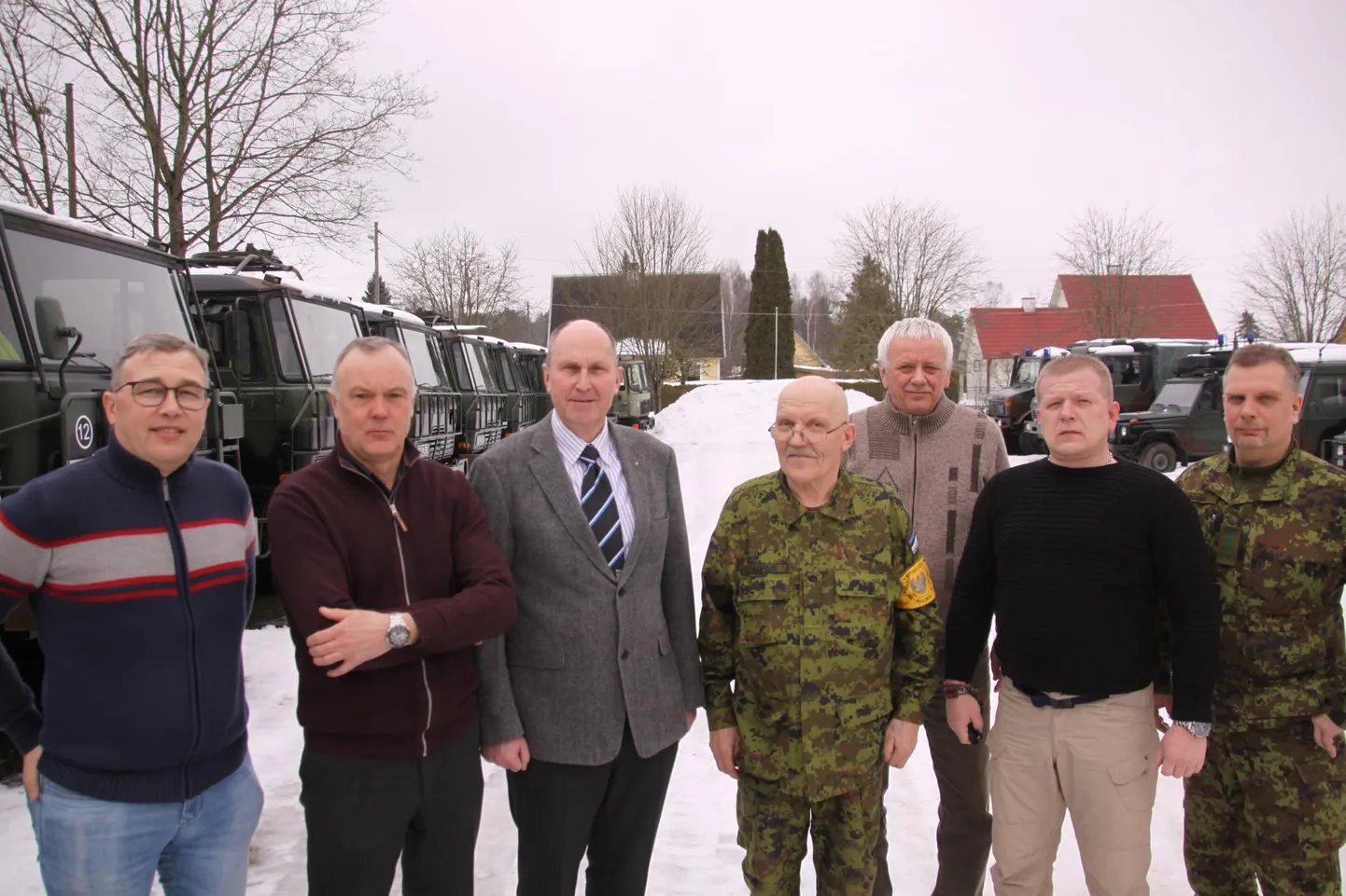 Järva maleva algusaastaid olid tulnud staapi meenutama Urmas Glase (vasakult), Viljar Schiff, Neeme Väli, Jüri Taurus, Peeter Sgirka, Janis Baranin ja Janek Männik.