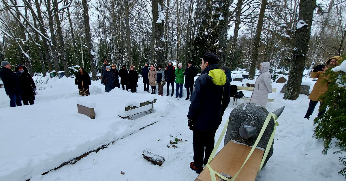 Ilmar Malini mälestuseks avati tema haual sürrelistlikku laadi pinkmonument (1)