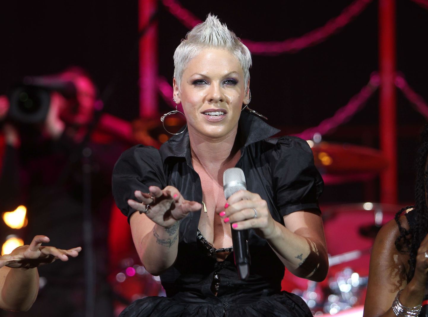 US singer Pink performs on stage on July 13, 2010 in Nice, southeastern France.  AFP PHOTO VALERY HACHE