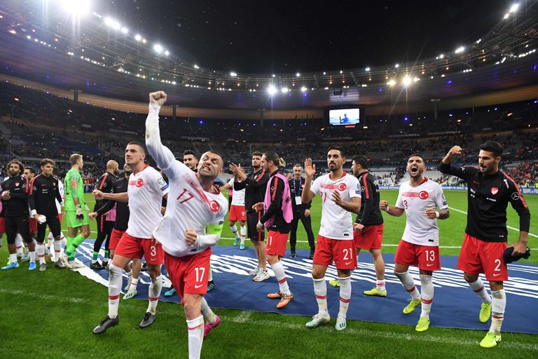 Türgi jalgpallurid tähistavad väärtuslikku viiki Prantsusmaaga.