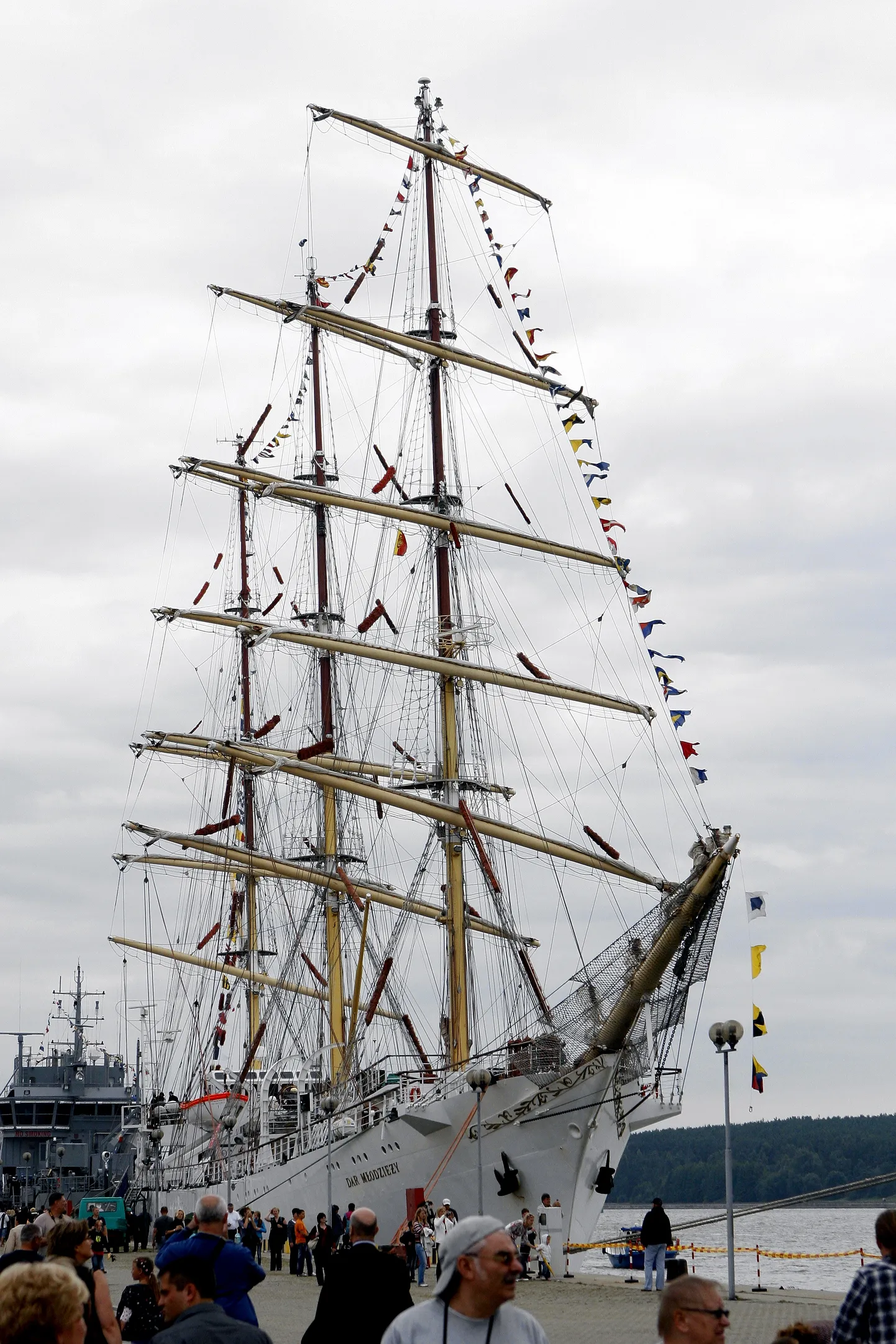 Järgmisel nädalal Tallinna saabuvatest laevadest suurim on Poola purjekas Dar Mlodziezy, mis peatub Vanasadama kruiisikai ääres.