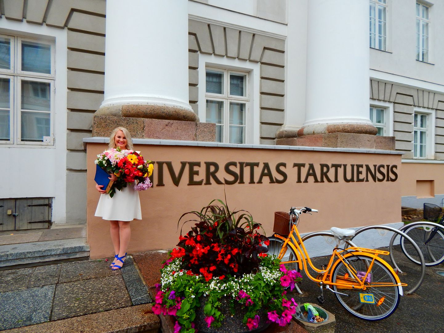 Tartu Postimehe tegevtoimetaja Kristel Kaljuvee lõpetas magistrantuuri.