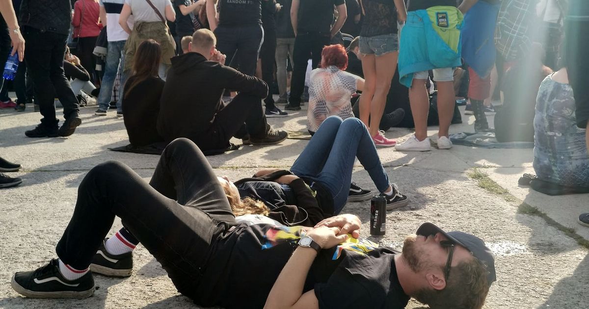Galerii: fännid ootavad kontserti