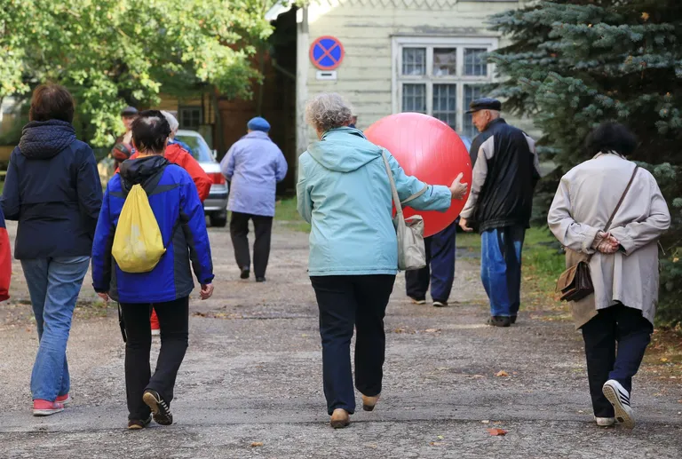 Kodukotuse eakad spordipäeval.