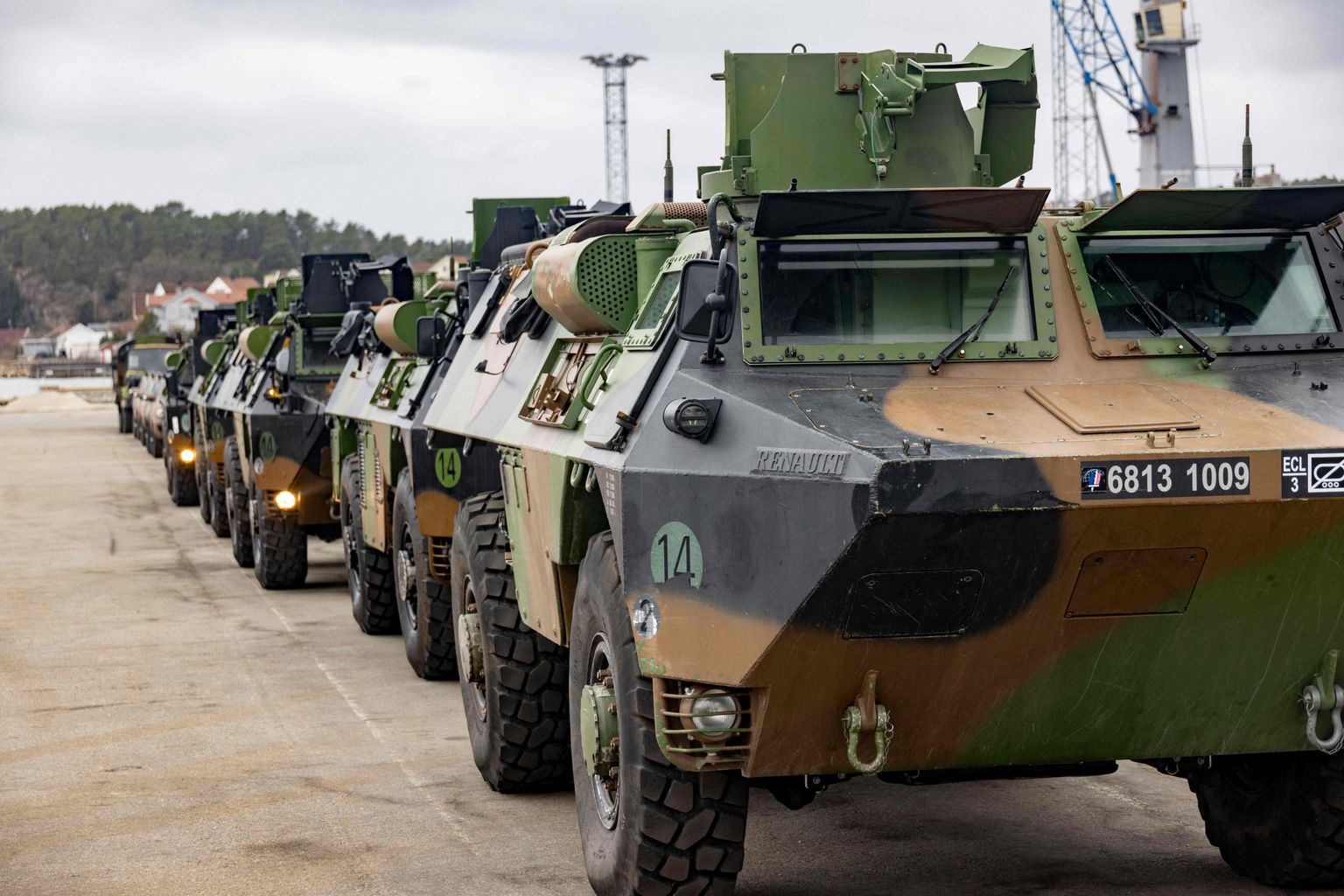 NATO kiirreageerimisbrigaadi soomukid saabumas Norras õppusele Cold Response 22.