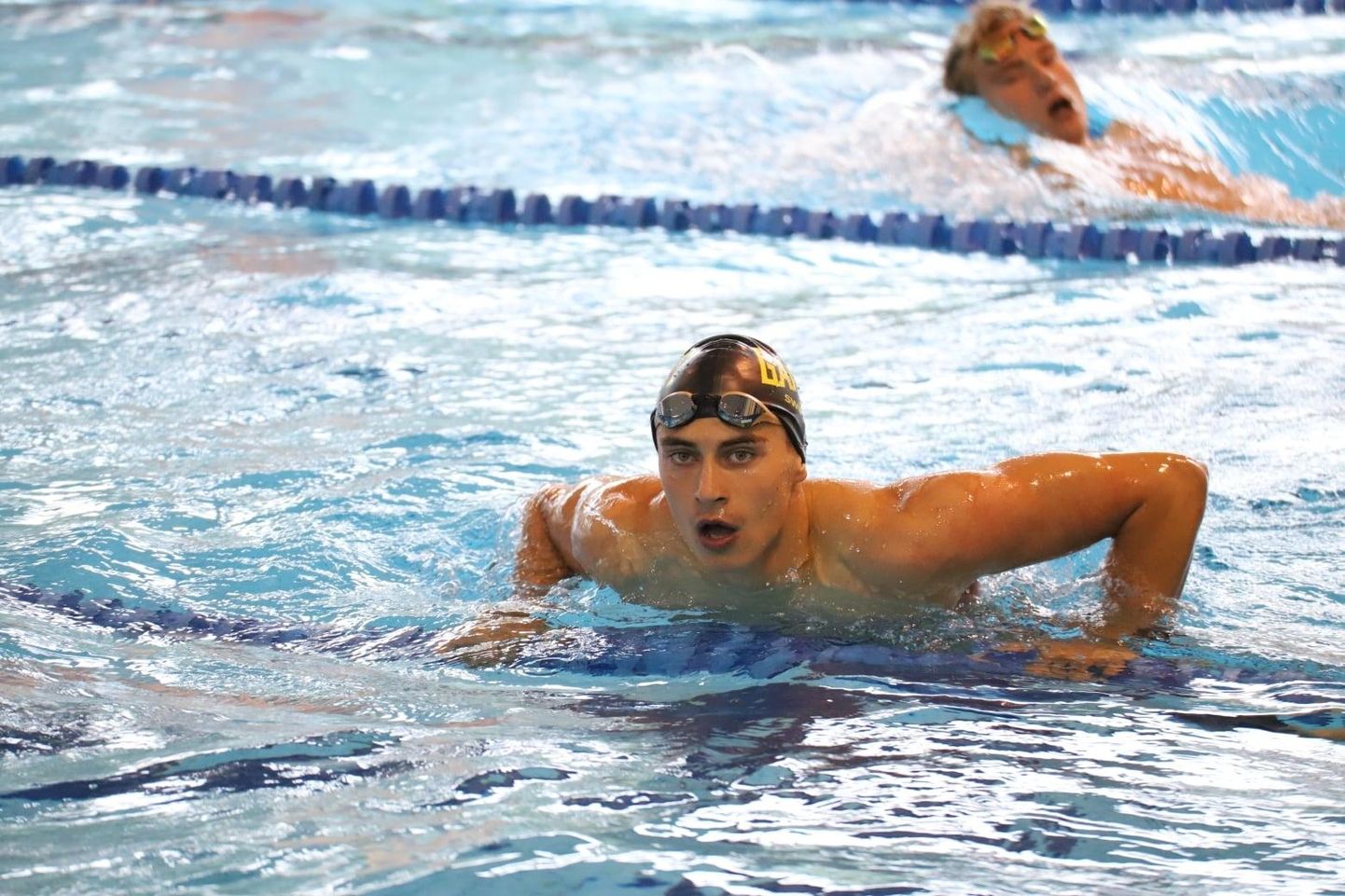 Alex Ahtiainen suutis koroonapausile vaatamata saavutada riigi esivõistlusteks ujumises vormi, mis andis talle tasuks kaks meistrikulda ja ühe hõbeda.