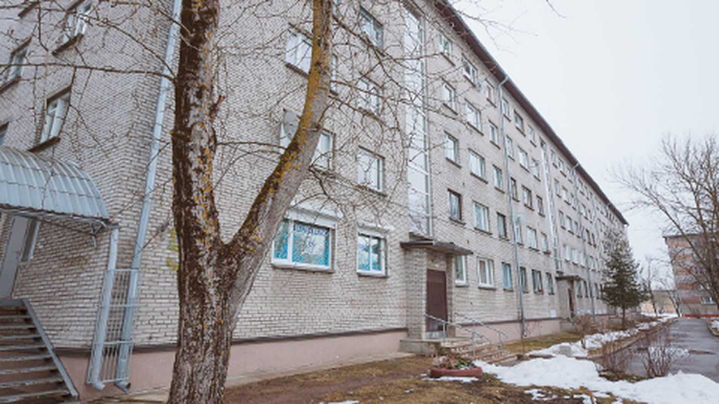 Narvas Võidu prospekt 9 asuv maja, mille ühes korteris juhtus eile gaasiseadmete ja ventilatsiooniprobleemide tõttu hirmus õnnetus.