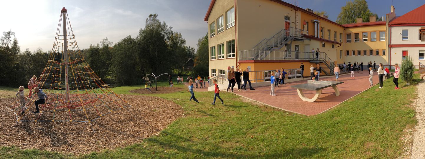 Eelmise aasta kaasava eelarve raha eest täiendati Sillaotsa kooli õueala atraktsioone.