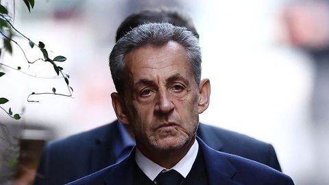 PARANOIA KUUBIS ⟩ Vanglatoitu pelgav Sarkozy on seni söönud vaid üht