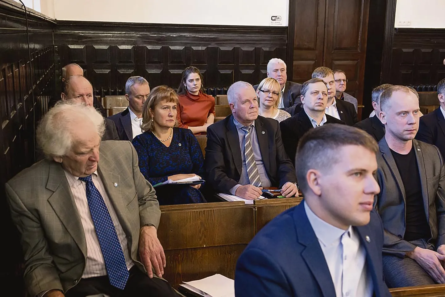 Volikogu vanim liige Eino-Jüri Laarmann (vasakul) pidas vapralt lõpuni vastu.