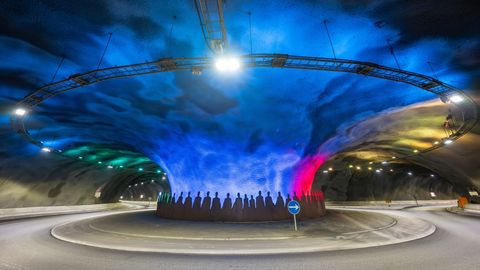 VAATA PILTE ⟩ Atlandi ookeani sügavustes asuv maagiline tunnel: siin asub maailma ainus veealune ringristmik