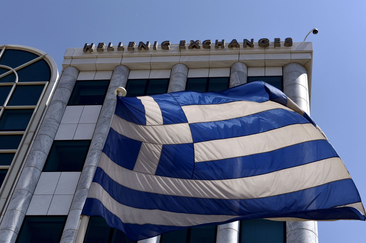 Kreeka lipp Ateena aktsiabörsi maja ees