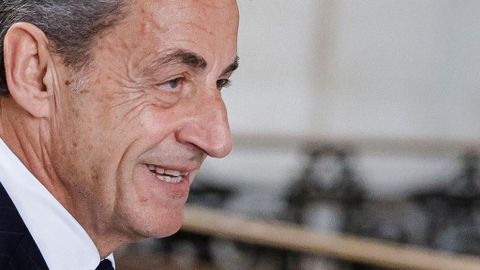 Суд в Париже пересмотрел приговор экс-президенту Саркози. Он проведет в тюрьме только полгода