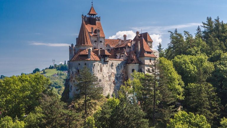 Правительство Румынии рассчитывает привлечь туристов в Карпаты и увеличить число вакцинированных с помощью акции в замке