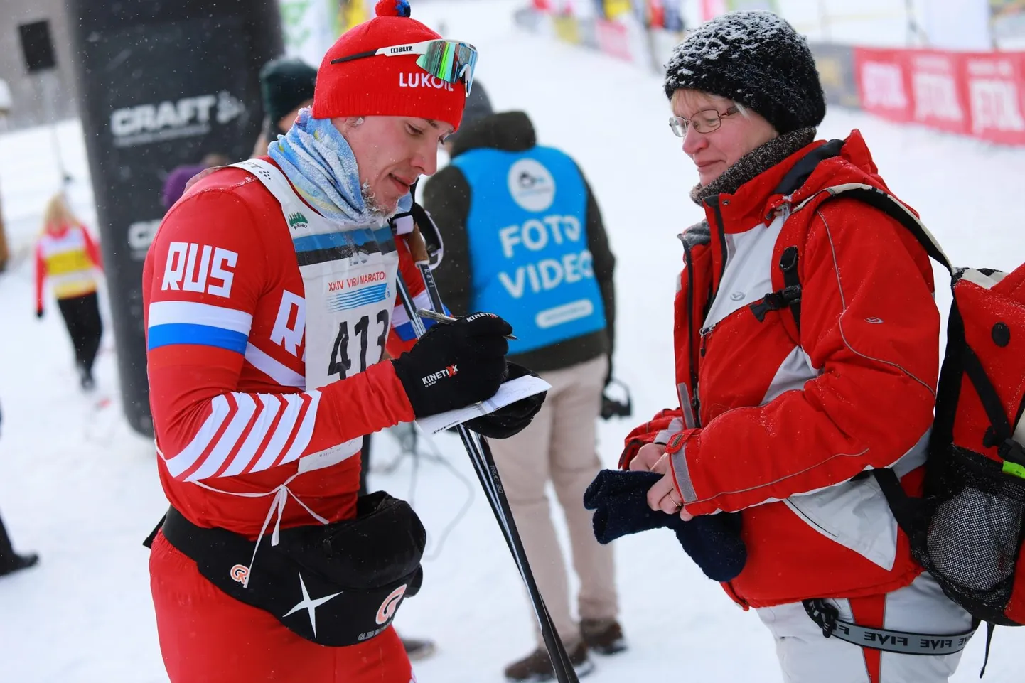 Sprinter Gleb Retivykh jäi kaasmaalastele küll alla ja sai Viru maratonil kolmanda koha, kuid varasemate saavutuste tõttu tuli tal jagada autogramme.
