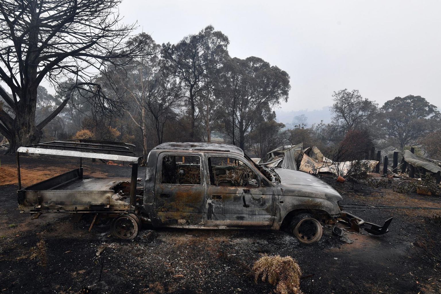 Mitmendat kuud lõõmavates põlengutes on hävinud tuhanded elumajad ja autod.