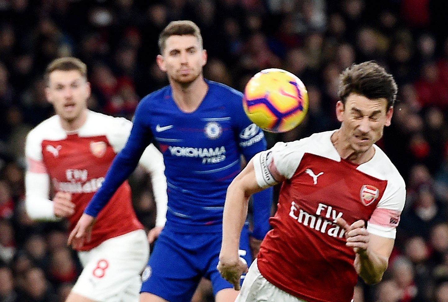 Londoni Arsenali kapten Laurent Koscielny (paremal) lõi 2:0 värava õlaga.