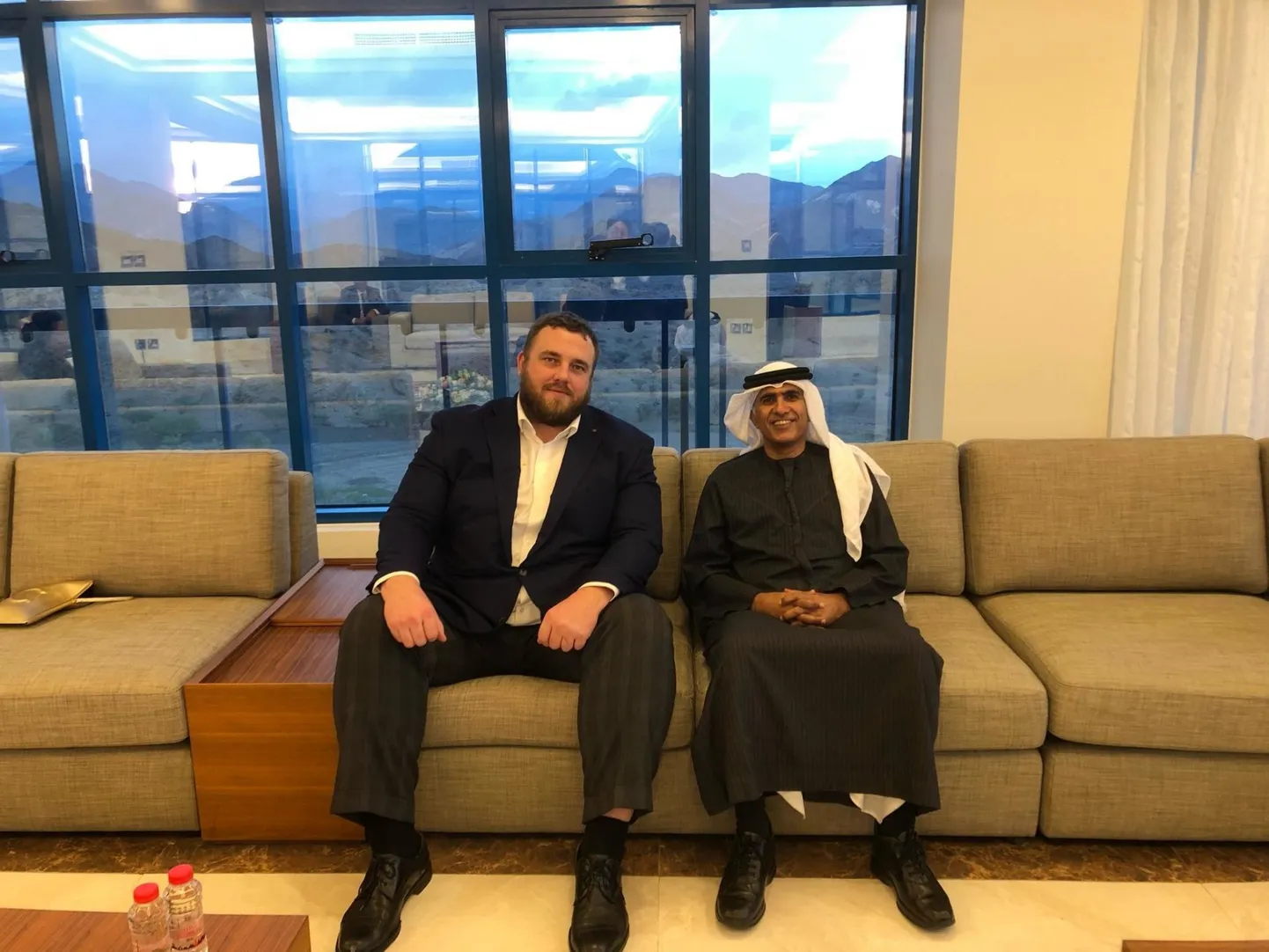 Kaido Höövelson ja tema võõrustaja šeik Majed Bin Sultan Bin Saqr Al Qasim.