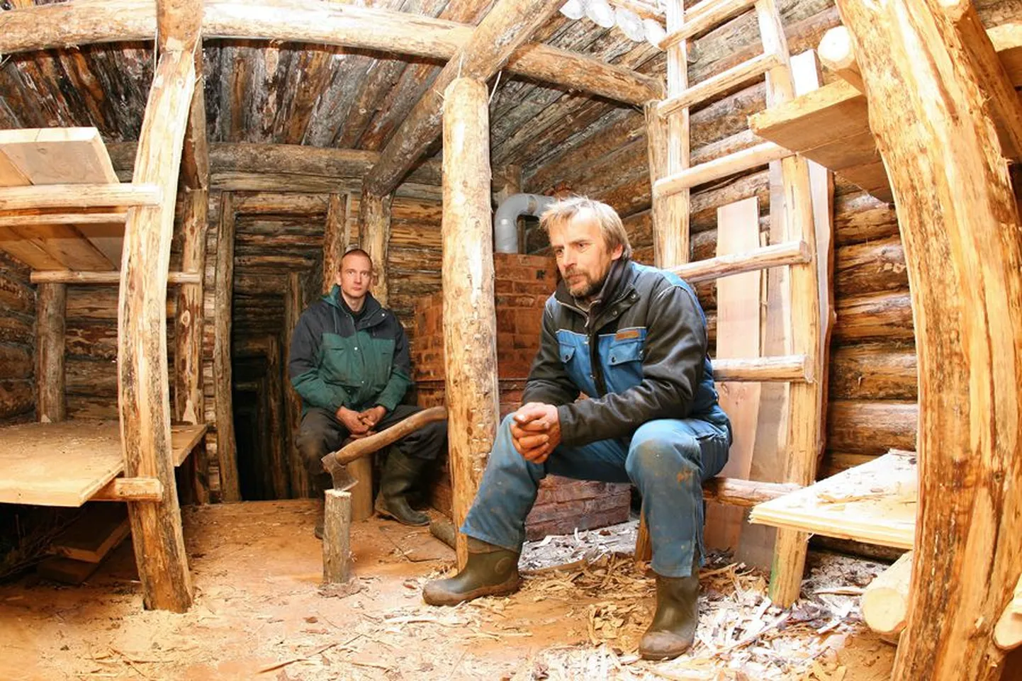 Avo Aedma ja tema poeg Toomas tegid 1945. aastal osaliselt hävitatud punkrist taas põneva koha, kus saab soovi korral isegi ööbida.