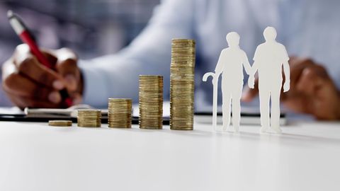 Pētniece: Esam demogrāfiskās bedres priekšā. Agri vai vēlu būs jāpalielina pensionēšanās vecums