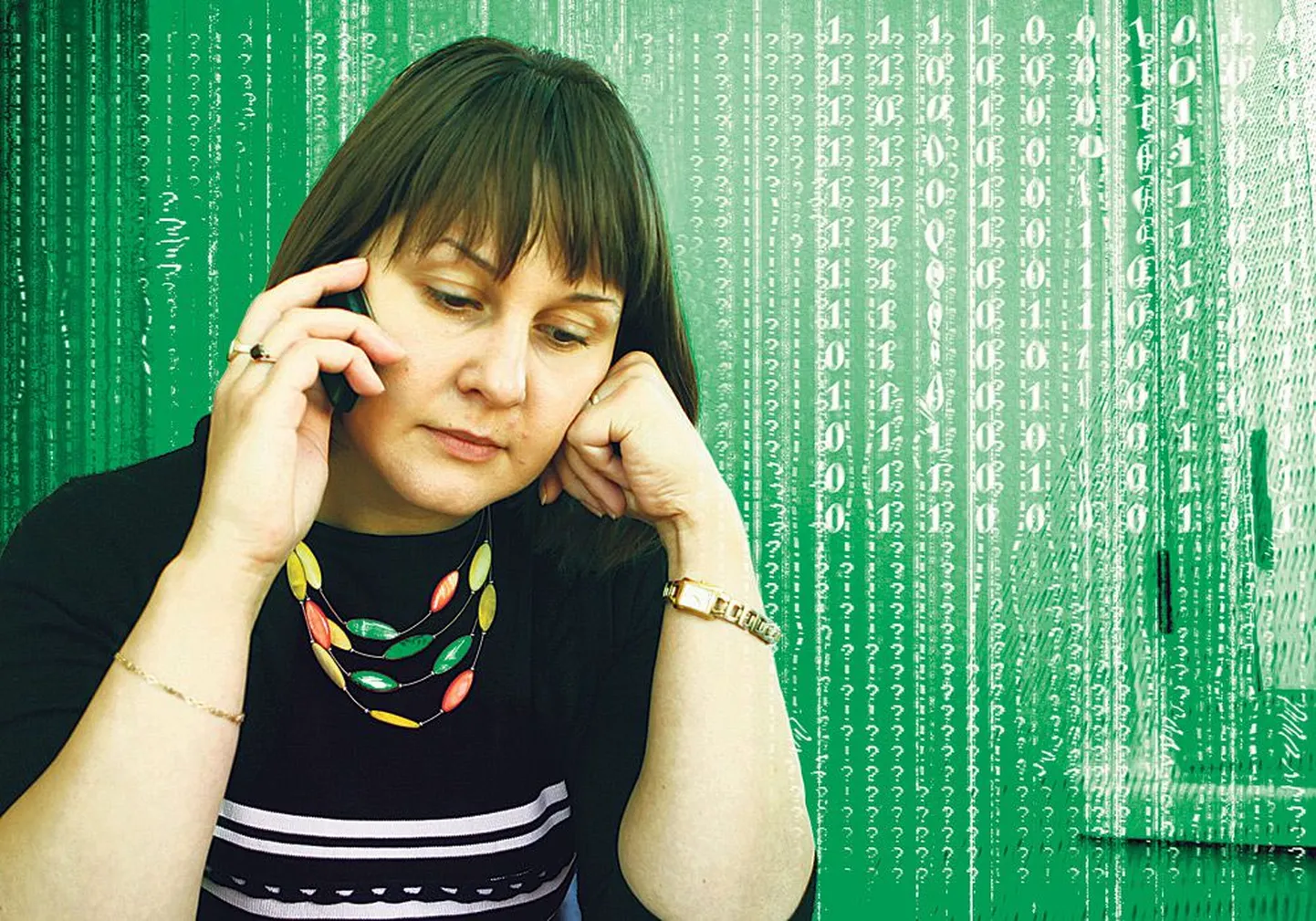 Докторант Тартуского Университета, журналист Postimees Марью Химма   слушает телефонного торговца и размышляет о том, откуда  им были получены ее персональные данные.