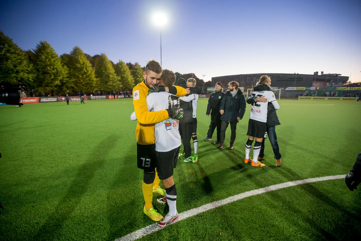 FC Flora väravavaht Mait Toom (kollases).
