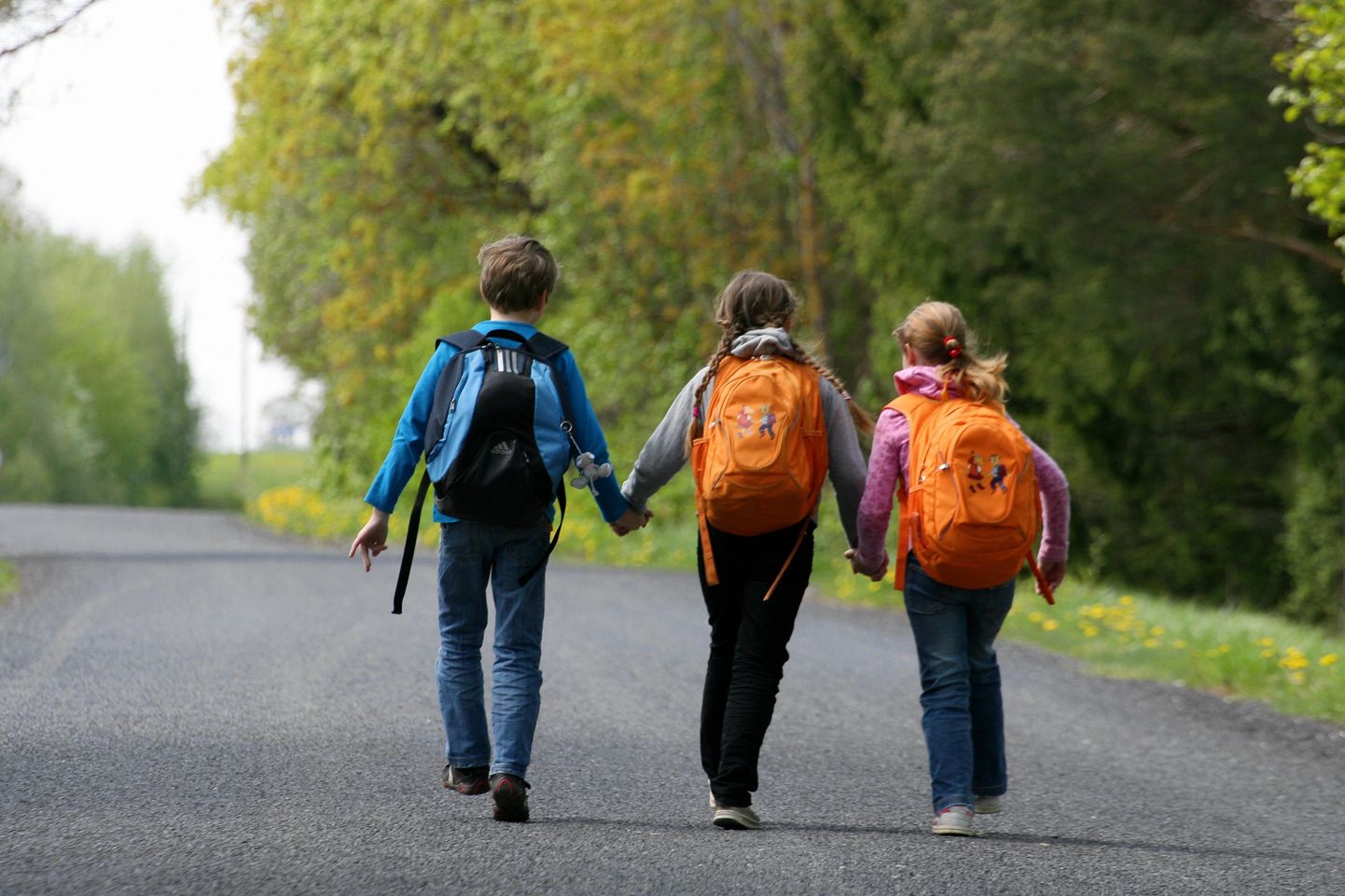 Omavalitsuse tugi aitab peredel lapsi kergema südamega kooliteele saata.