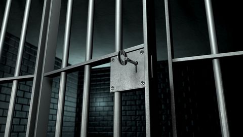 Sai viis aastat juurde: ametnike ähvardamine tõi vangis istuvale naisetapjale uue karistuse