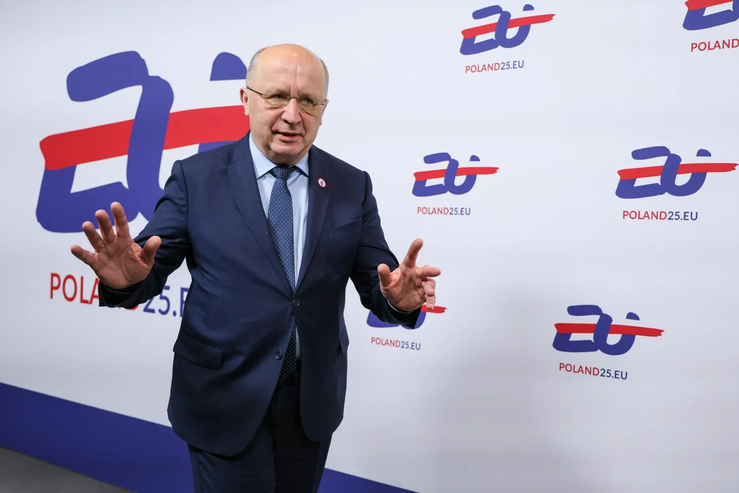 Euroopa Komisjoni kaitsevolinik Andrius Kubilius ELi kaitseministrite mitteametlikul kohtumisel Varssavis aprilli hakul.