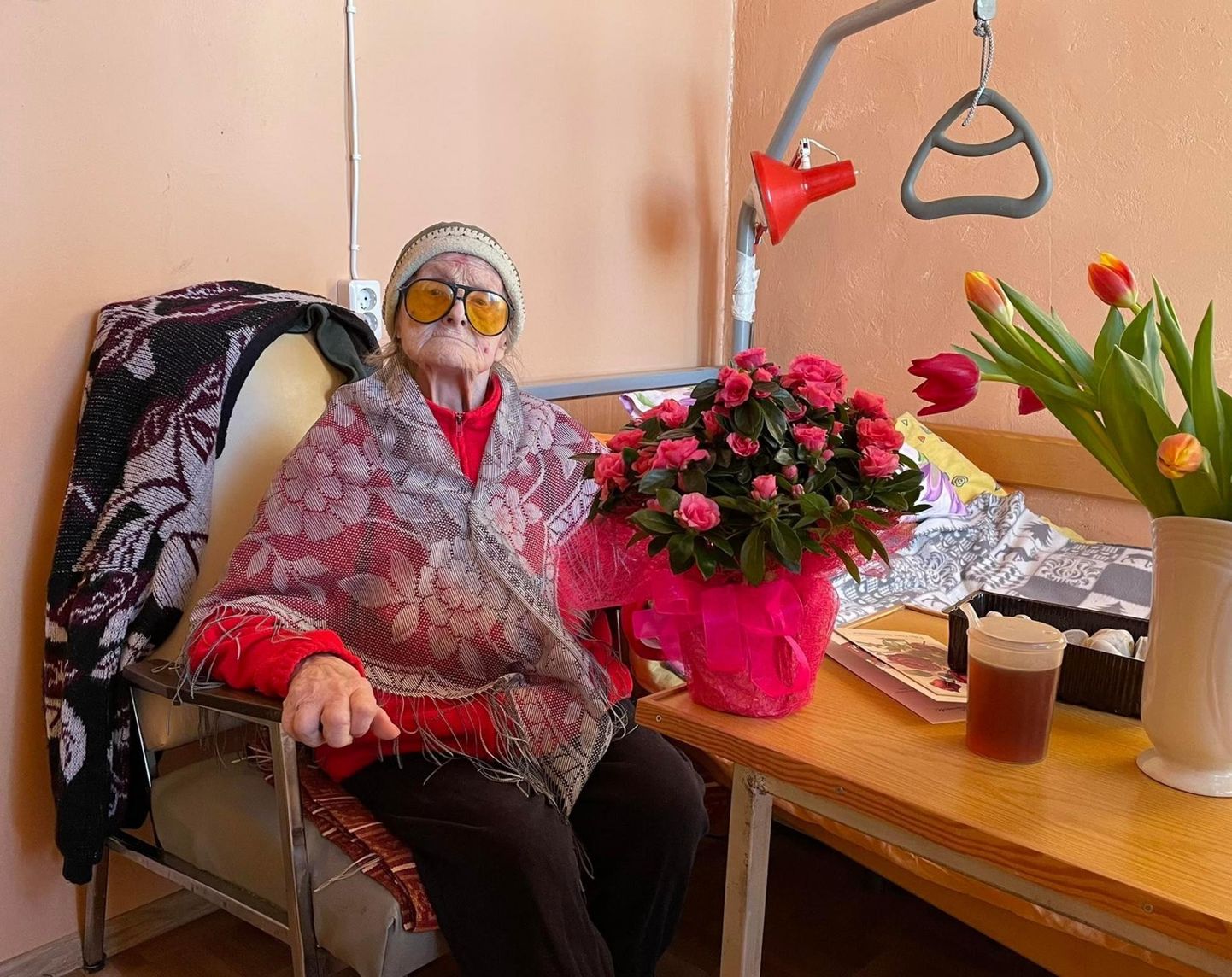 Neljapäeval täitus 101 eluaastat Vinni valla kõige eakamal daamil, kes võttis õnnitlusi vastu Tammiku hooldekodus. Palju õnne, Laine Väinaste!