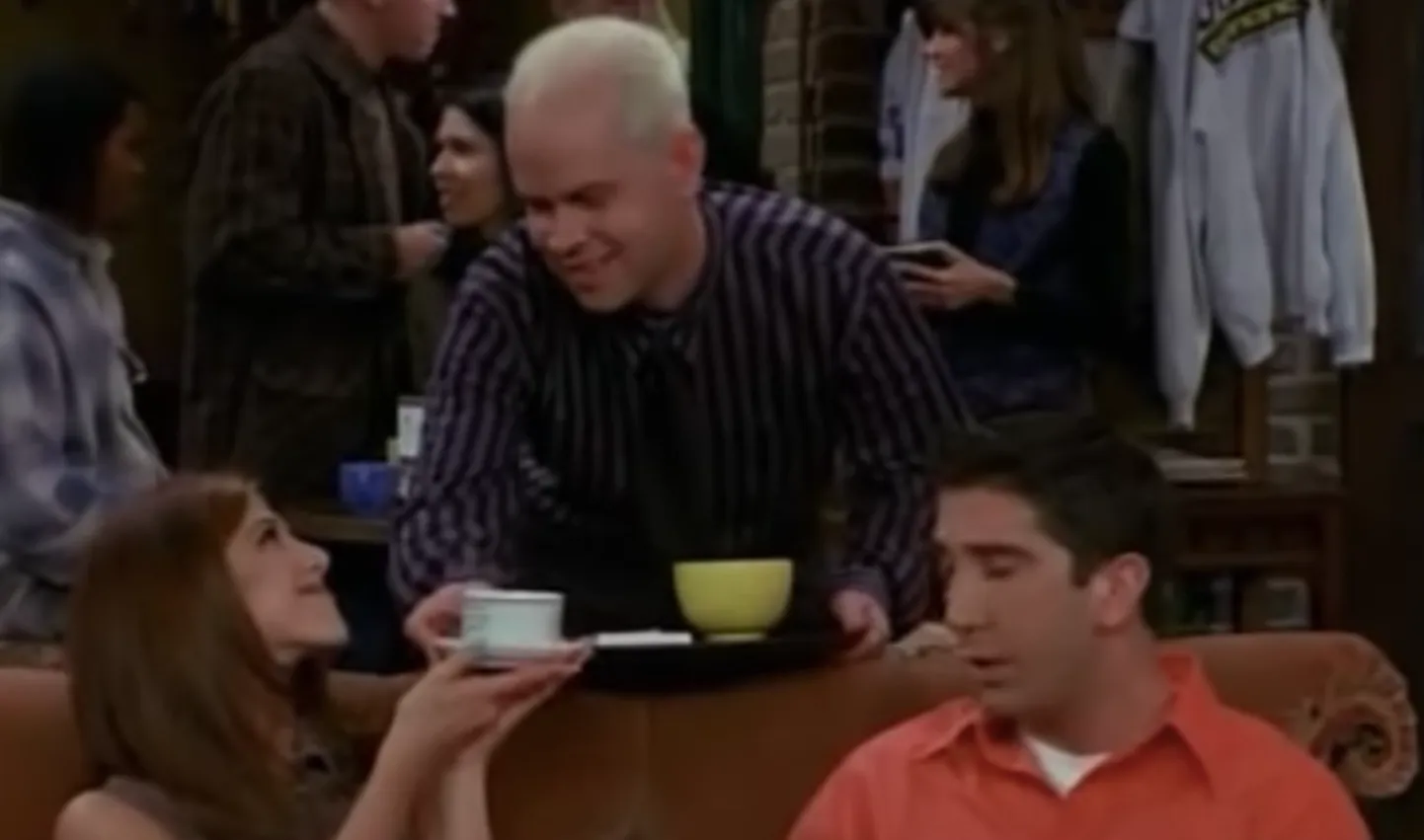 Jennifer Aniston, James Michael Tyler ja David Schwimmer sarjas «Sõprad». Tyler kehastas kümme hooaega kohvikutöötajat Guntherit.